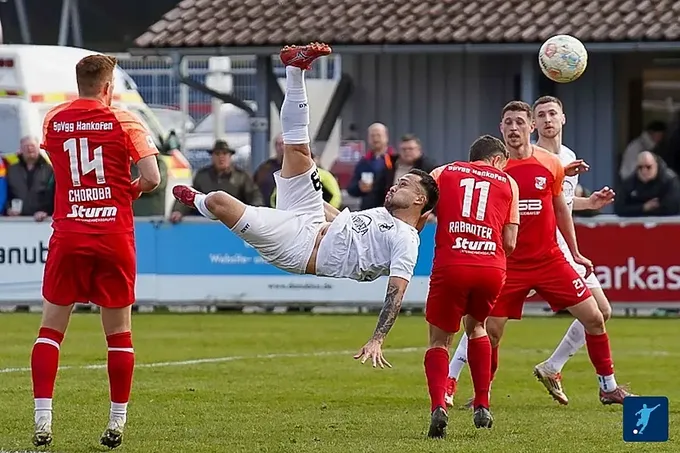 Achitpol Keereerom Fallrückzieher - Charly Becherer