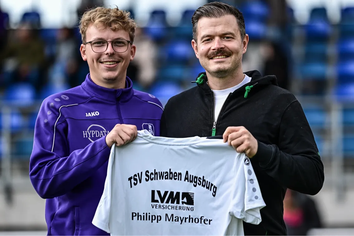 Foto zum Newsartikel LVM Versicherung Philipp Mayrhofer wird Partner der U23